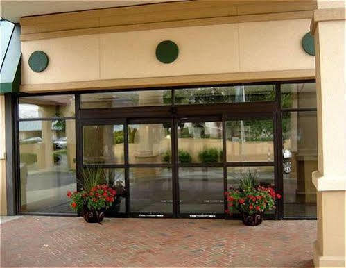 Fern Valley Hotel And Conference Center Louisville Exterior photo