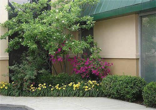 Fern Valley Hotel And Conference Center Louisville Exterior photo