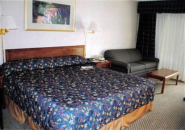 Fern Valley Hotel And Conference Center Louisville Room photo